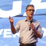 Zema faz aceno a eleitorado evangélico