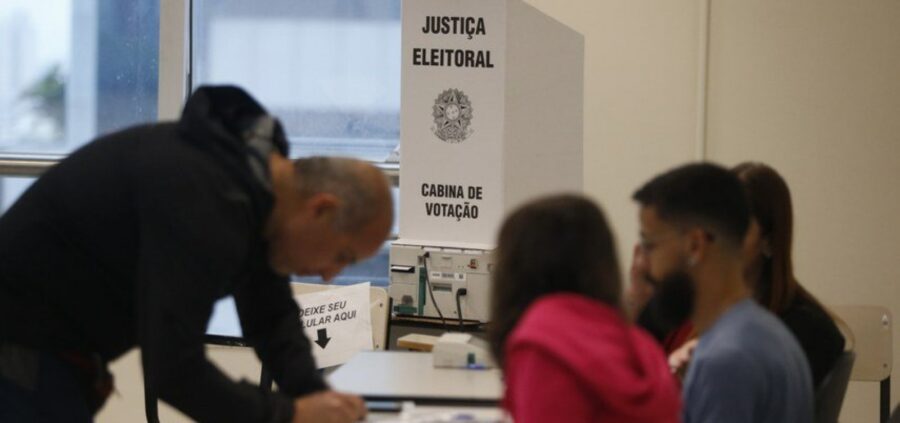 Abstenção chega a pouco mais de 21% no primeiro turno em todo país; na Bahia, índice é quase 20%