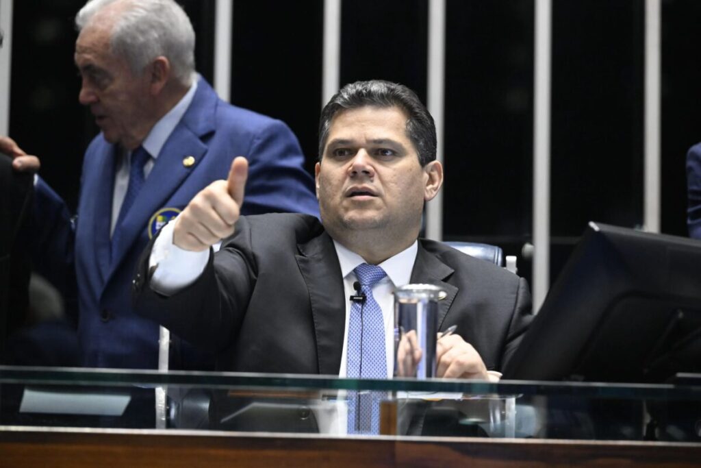 Alcolumbre adia votação da PEC da Segurança Pública