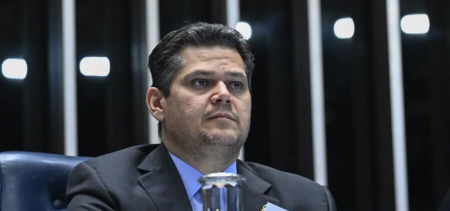 Alcolumbre marca votação do fim da escala 6x1 no Senado para quarta-feira