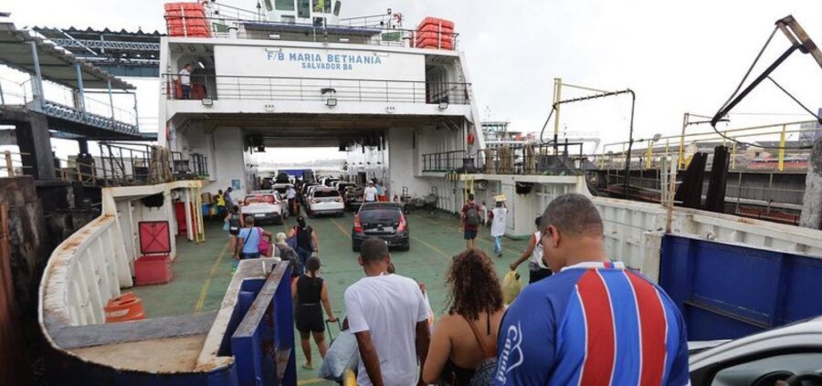 Após feriadão, ferry-boat registra mais de 4 horas de espera nesta terça
