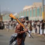 Arábia Saudita ataca capital do Iêmen, e houthis prometem retaliar
