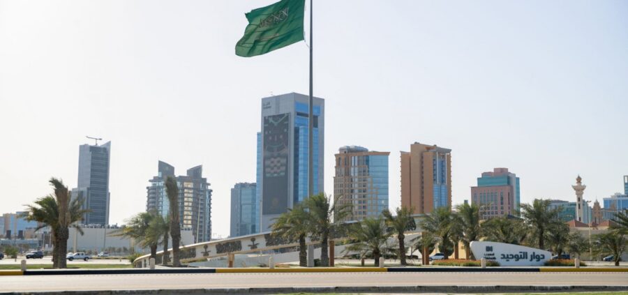 Arábia Saudita é alvo de explosões após nova onda de ataques de rebeldes do Iêmen