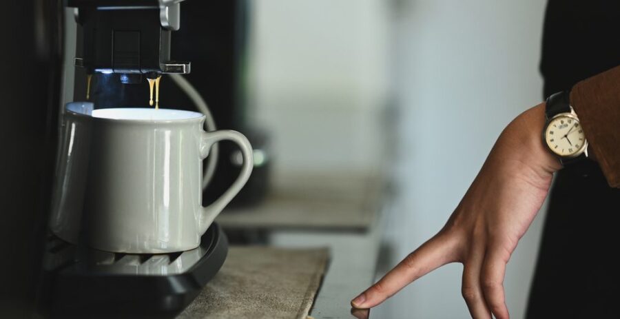 Cafeteira com Wi-Fi gera 1 TB de tráfego e quase trava rede doméstica