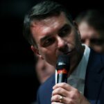 Campanha de Flávio Bolsonaro pede investigação de diretor da PF por entrevista no primeiro turno