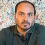 Carlos diz que Jair Bolsonaro está debilitado na prisão domiciliar