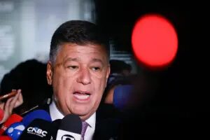 Carlos Viana pede apuração sobre canal pró-Lula no WhatsApp