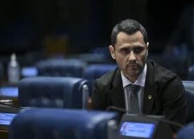 Cleitinho critica Marinho, mas sai em apoio a Flávio: ‘Vamos intensificar em MG’