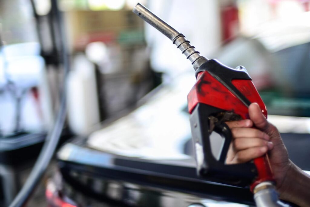 Compare o preço da gasolina nos governos Lula e Bolsonaro