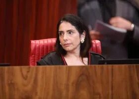 Decisão do TSE sobre debate é paternalista com Lula, diz jurista