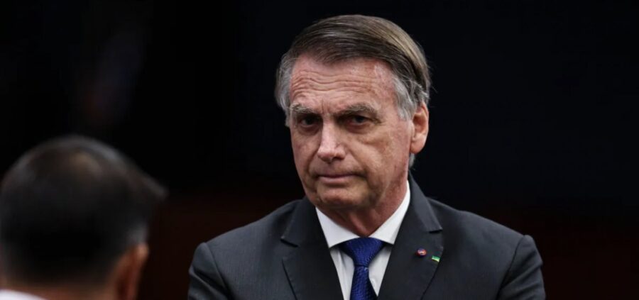 Defesa de Bolsonaro informa Moraes sobre retomada das visitas de Flávio ao pai