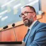 Deputado critica discurso do PT e defende corte de privilégios