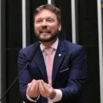 Deputado diz que Moraes poderá ser preso