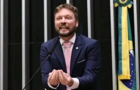 Deputado diz que Moraes poderá ser preso