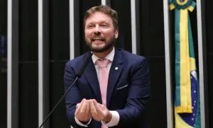 Deputado diz que Moraes poderá ser preso