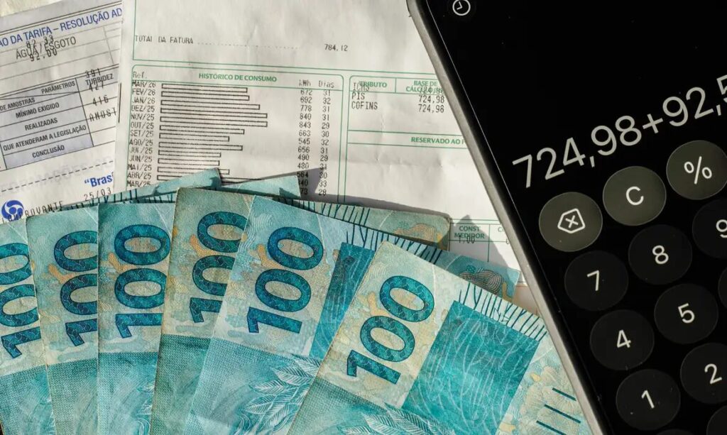 Dinheiro esquecido em bancos sobe para r$ 5,8 bilhões em agosto Dinheiro esquecido em bancos sobe para R$ 5,8 bilhões em agosto