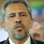 Elmano de Freitas (PT) supera Ciro Gomes (PSDB) no Ceará e é reeleito governador no primeiro turno