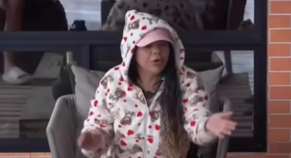 Darlin Ferrattry causa polêmica em “A Fazenda 18” com paródia ofensiva Em “A Fazenda 18”, Darlin alfineta peoas com paródia de “Chiquititas”: “Mexe, mexe”