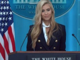 Em primeira coletiva, nova porta-voz da Casa Branca confunde Trump com o marido