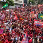 Em último ato, Lula tenta driblar abstenção, critica Flávio e diz estar otimista para vencer no 1º turno