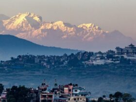 Enchente deixa mais de 100 estrangeiros ilhados no Nepal