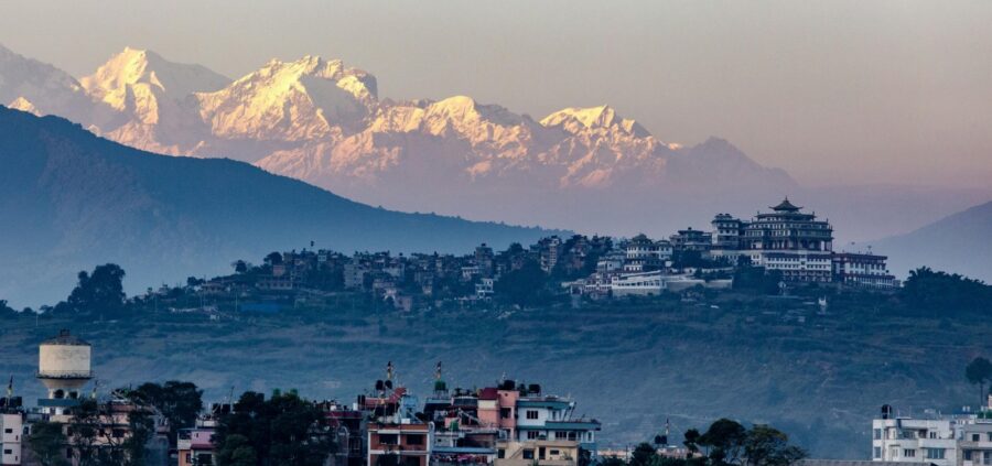 Enchente deixa mais de 100 estrangeiros ilhados no Nepal