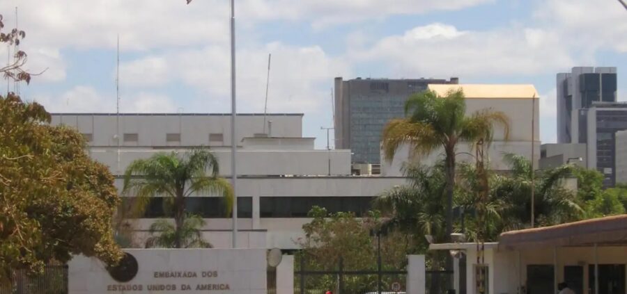 EUA suspendem atendimento presencial em embaixada e consulados no Brasil por questões de segurança