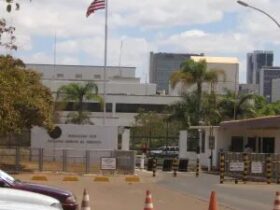 EUA suspendem serviços consulares no Brasil por razões de segurança