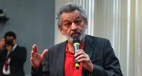 Ex-senador do PT é detido acusado de agredir mulheres em festa