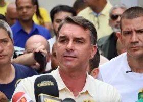 Flávio abre vantagem sobre Lula nas redes