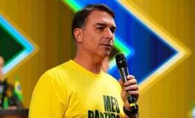 Flávio confirma visita ao pai nesta terça-feira, 12