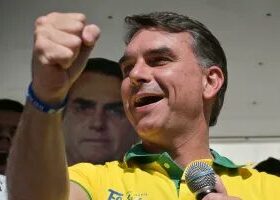 Flávio lança site para rebater notícias falsas no 2° turno
