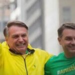 Flávio promete receber faixa presidencial de Jair Bolsonaro