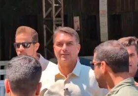 Flávio se reúne com prefeitos no Rio e rebate fake news sobre Bolsa Família