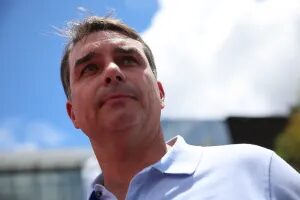 Flávio trata impeachment de Moraes como inegociável; Dino segue na mira