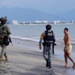 Furacão Simon ganha força na costa do Pacífico do México e ameaça região turística