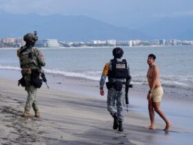 Furacão Simon ganha força na costa do Pacífico do México e ameaça região turística