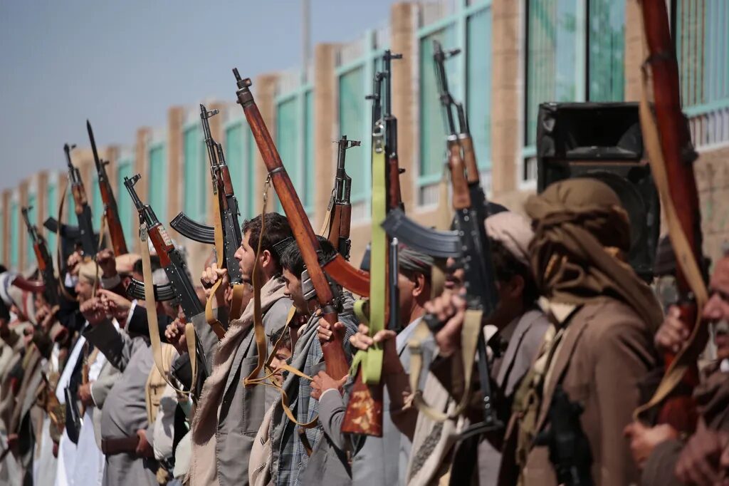 Ataque com mísseis atinge palácio presidencial no Iêmen Houthis atacam complexo do palácio presidencial no Iêmen; premiê sai ileso