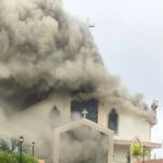 Incêndio de grande proporção destrói parte da Igreja Matriz de Treze de Maio, em SC