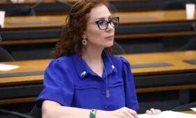 Itália marca novo julgamento sobre extradição de Carla Zambelli