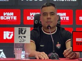 Jair Ventura reclama da arbitragem após derrota do Vitória para o São Paulo