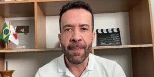 Janones orienta militantes a ‘agir como robôs’: ‘Só obedece’