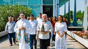 Lula cita fé em Nossa Senhora Aparecida e defende programas habitacionais