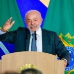 Lula diz que pressão popular levou Flávio Bolsonaro a apoiar fim da escala 6x1