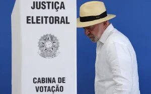 Lula ‘flerta com o fracasso’ porque ‘não aprendeu nada’, diz Folha