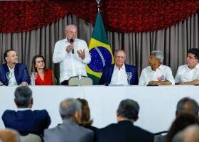 Lula reúne aliados para reorganizar campanha no 2º turno