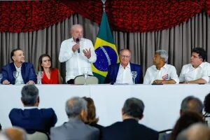 Lula reúne aliados para reorganizar campanha no 2º turno