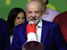 Lula vence em 64 países e lidera votação de brasileiros no exterior