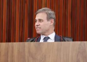 Mendonça ajusta voto para abrir exceção em post de humorista, mas mantém posição contra fake news sobre Nossa Senhora