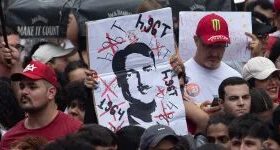 Militantes do PT associam Flávio a Hitler em ato de Lula